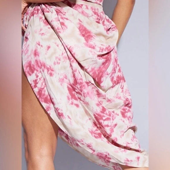 Pretty Little Thing light pink tie dye ruched side midi skirt, size 10. - Picture 2 of 8